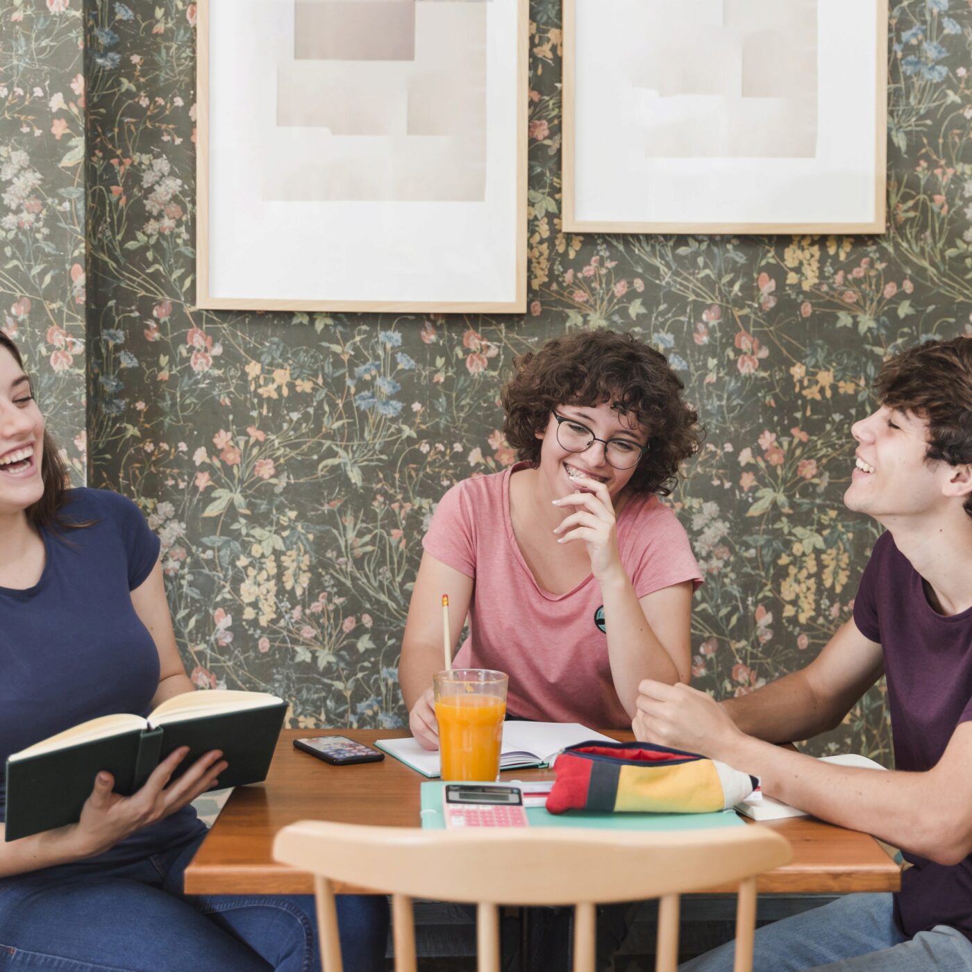 Municipales : comment rapprocher les jeunes de la vie politique ?