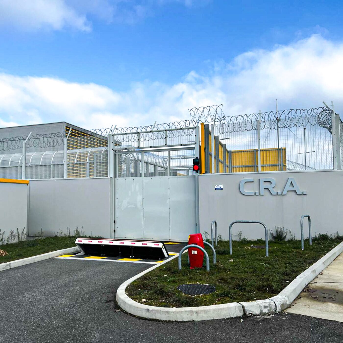 Le centre de rétention administrative numéro 2 de Saint-Exupéry ne fermera pas episode artwork