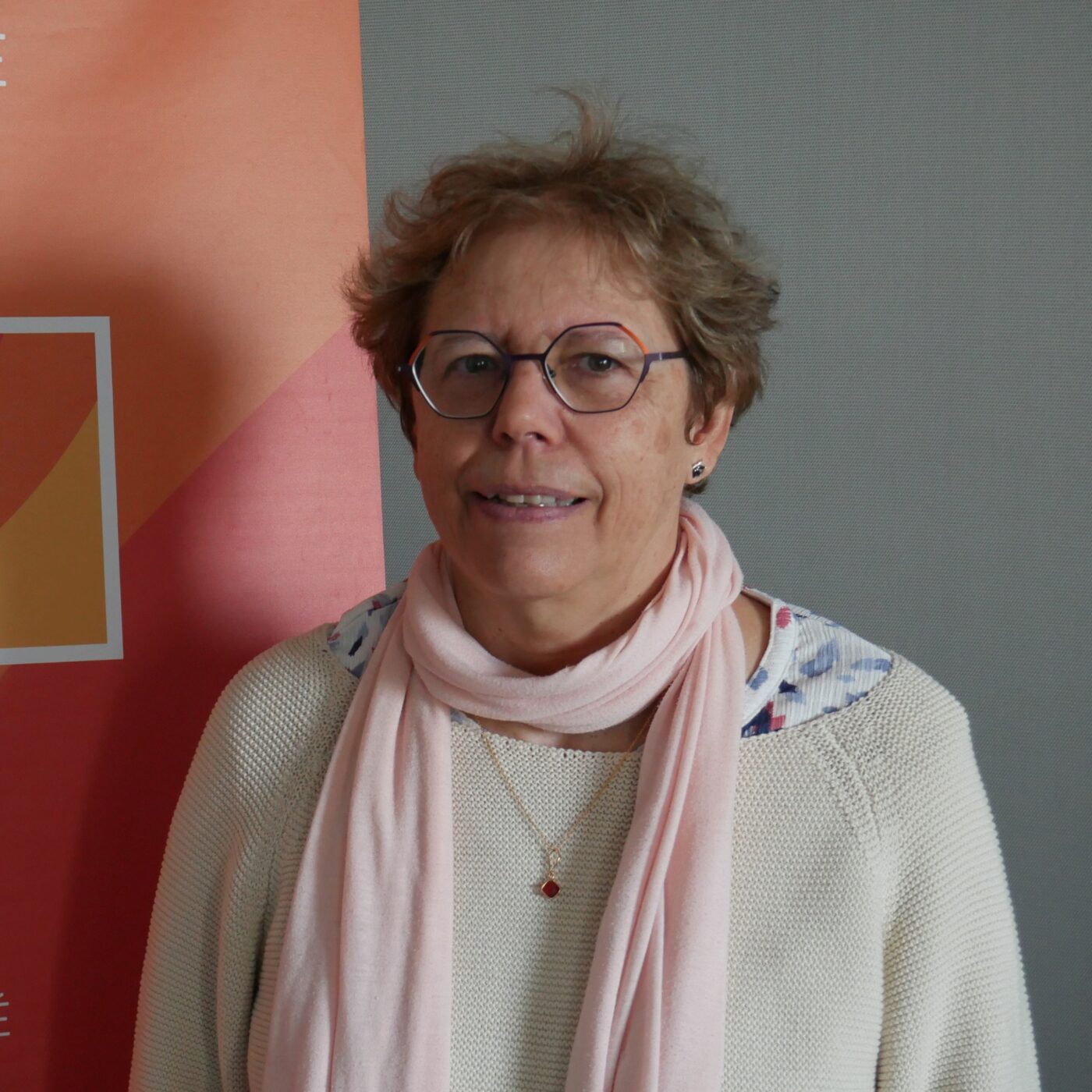Hélène, catéchète au centre paroissial de l'EPUF episode artwork