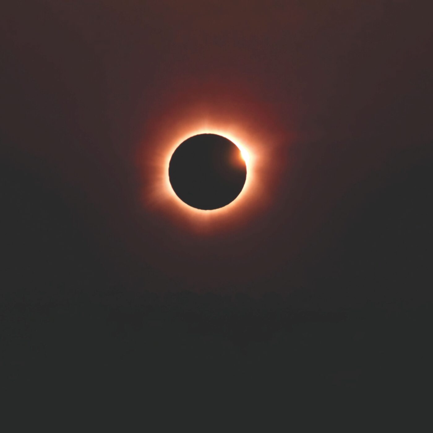 Chasseur d'éclipse: il parcourt le monde pour les observer