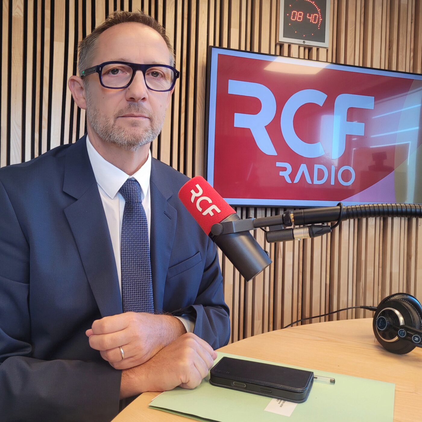 Le préfet de Haute-Savoie juge "anormal d'avoir autant d'enfants à la rue" episode artwork