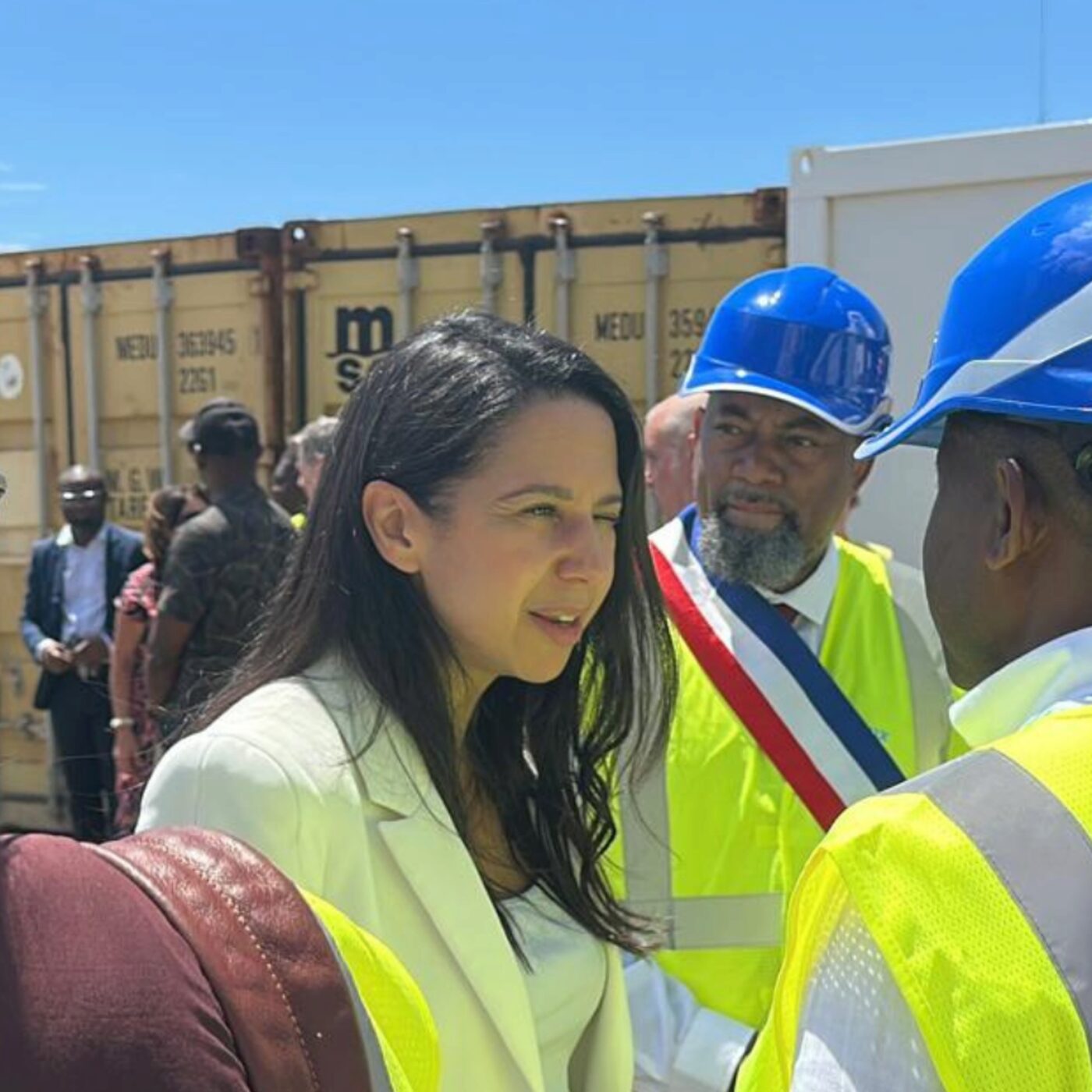 episode cover Prise de parole de la ministre des Outre-mer, Naïma Moutchou, à l’issue de la visite de l’usine de dessalement d’Ironi Bé