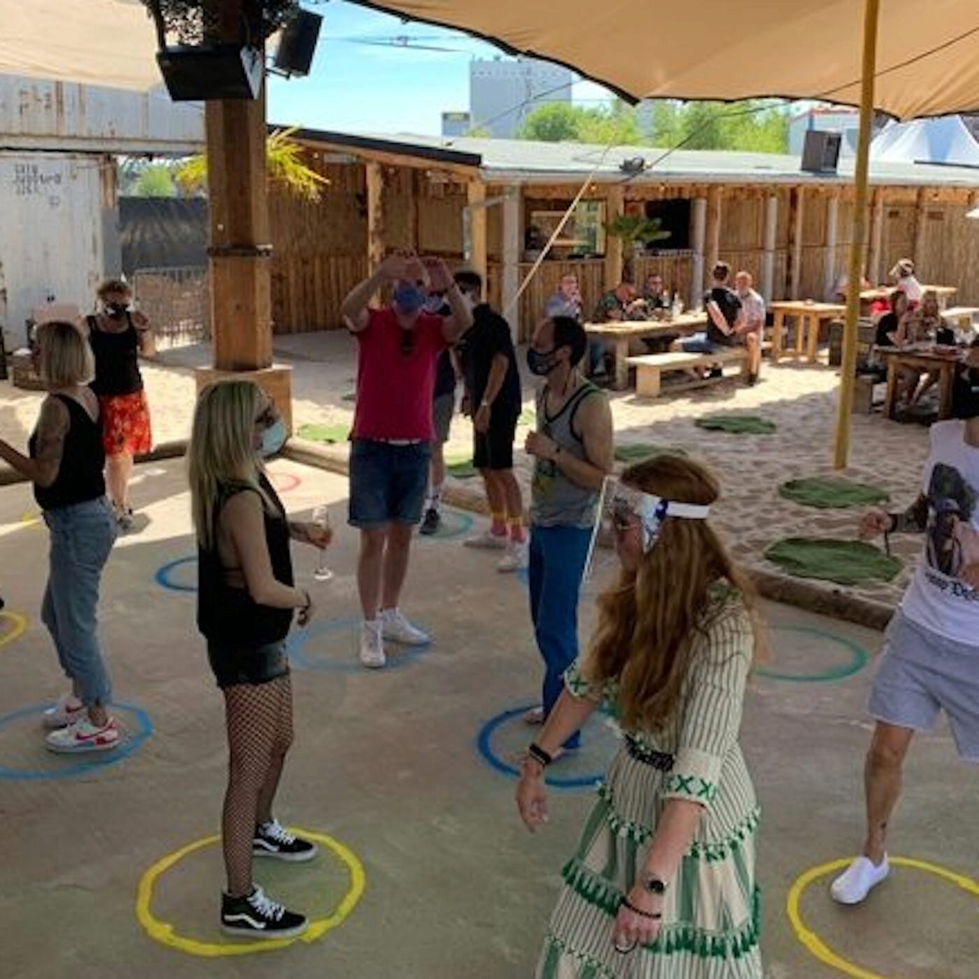 La première teuf avec distanciation sociale a eu lieu en Allemagne La première teuf avec distanciation sociale a eu lieu en Allemagne