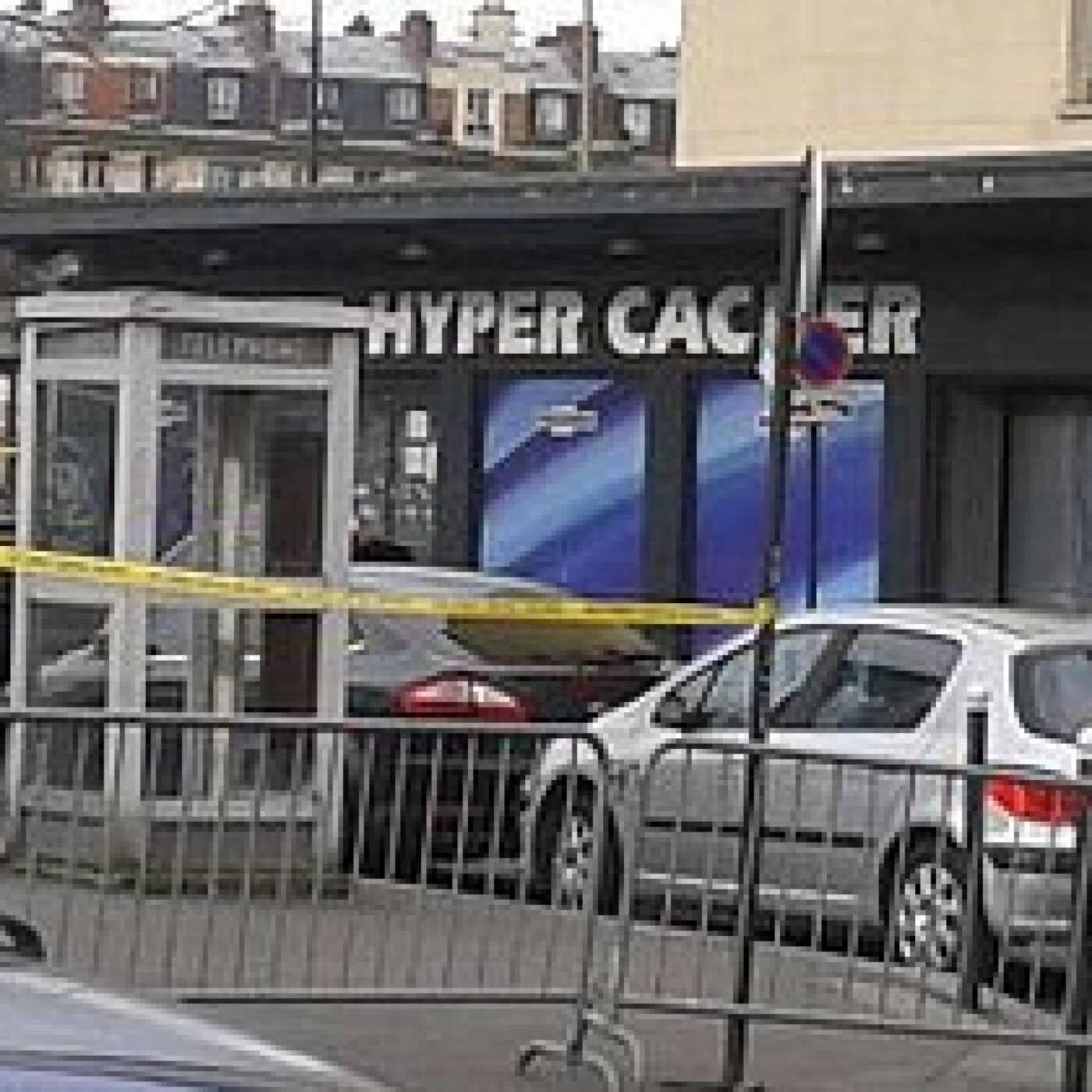 9 janvier 2015: après Charlie Hebdo deux prises d'otages en France episode artwork