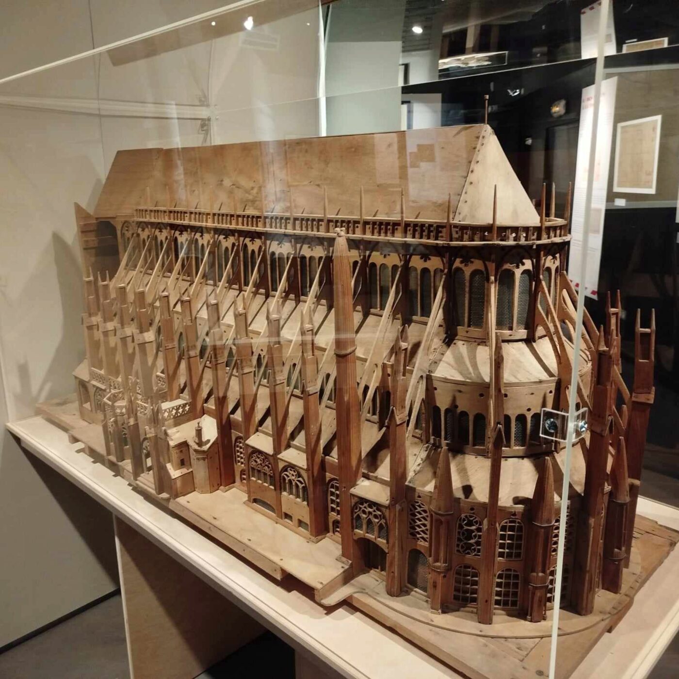 Partez à la découverte des chantiers de restauration de la cathédrale de Bourges ! episode artwork