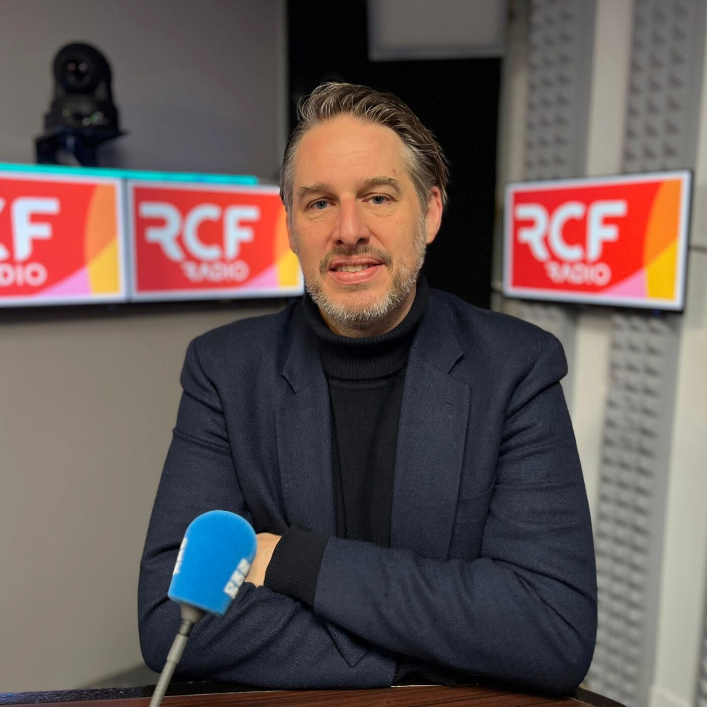 Réseaux sociaux : "les modèles algorithmiques des plateformes produisent des effets délétères", affirme Grégoire Borst