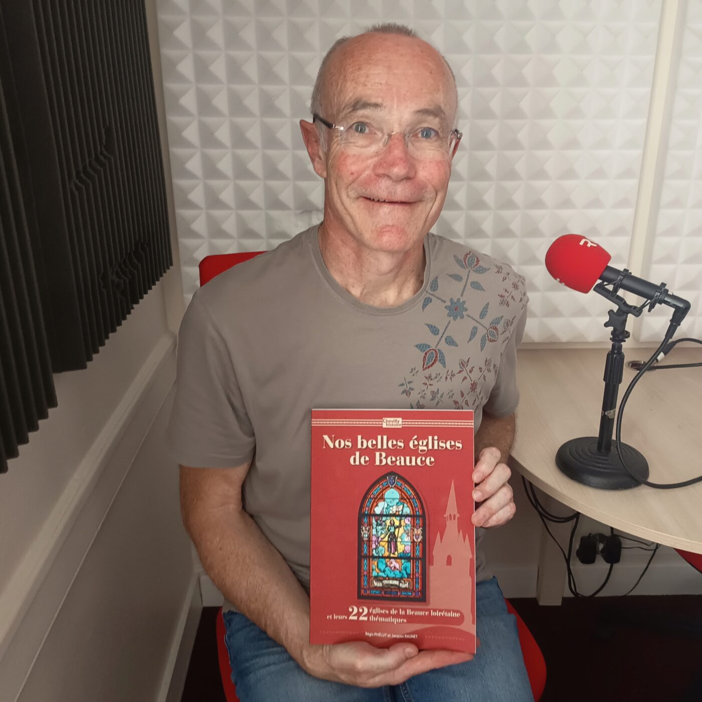 « On a voulu mettre en valeur des petites églises » : Une vingtaine d'édifices de la Beauce loirétaine à découvrir dans un livre episode artwork