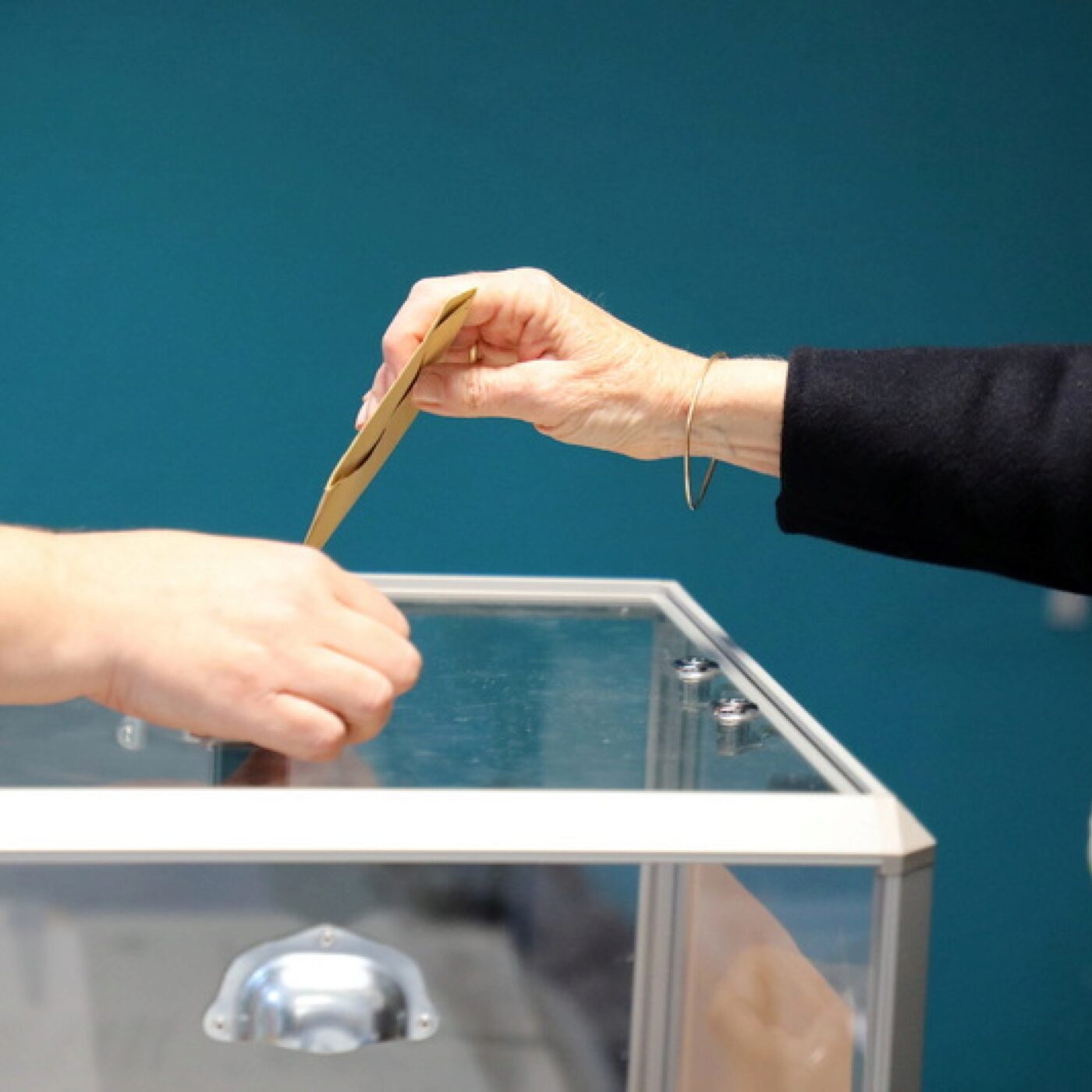 Municipales: le Secours catholique interpelle les candidats sur la précarité episode artwork