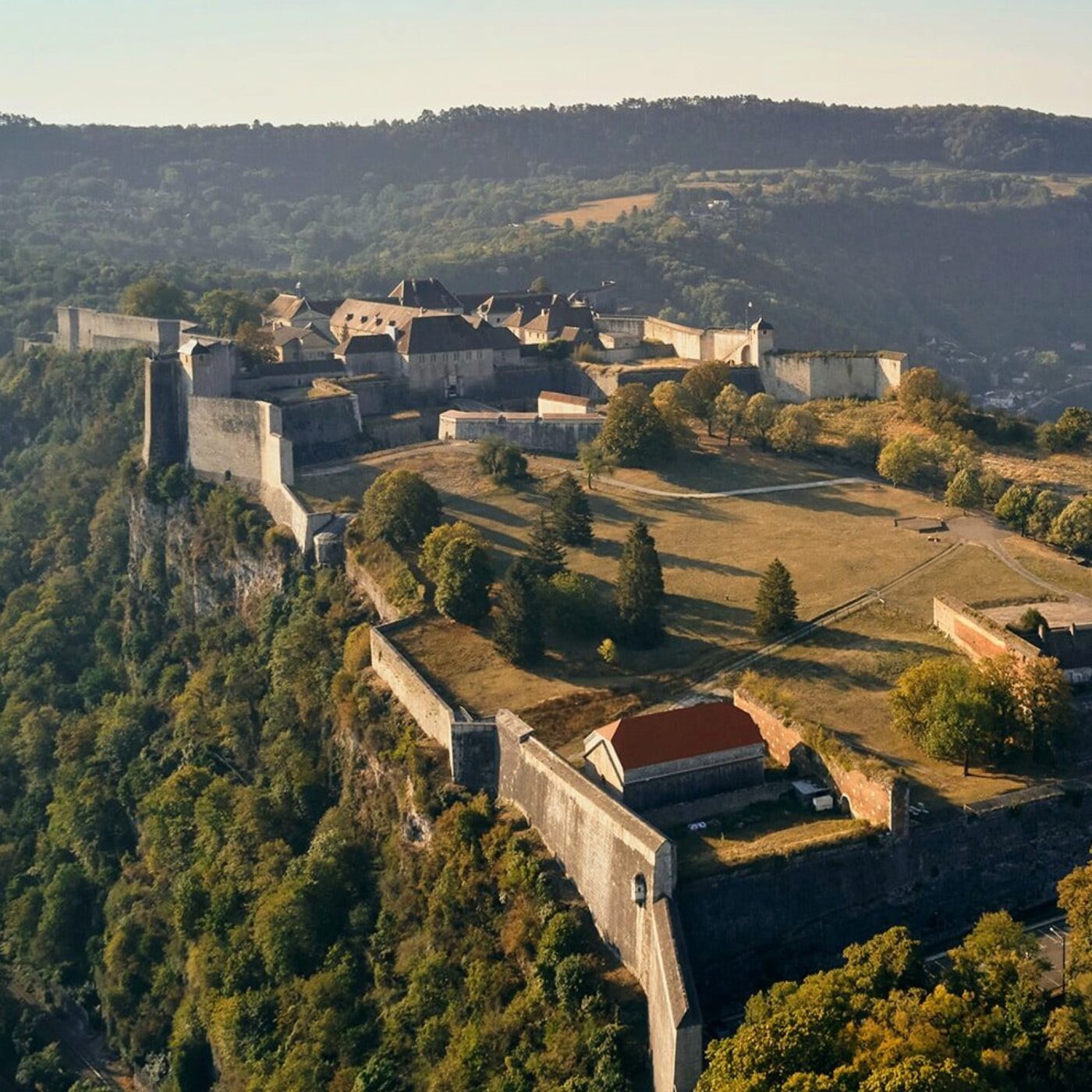 La Citadelle de Besançon poursuit ses projets de sauvegarde des animaux episode artwork