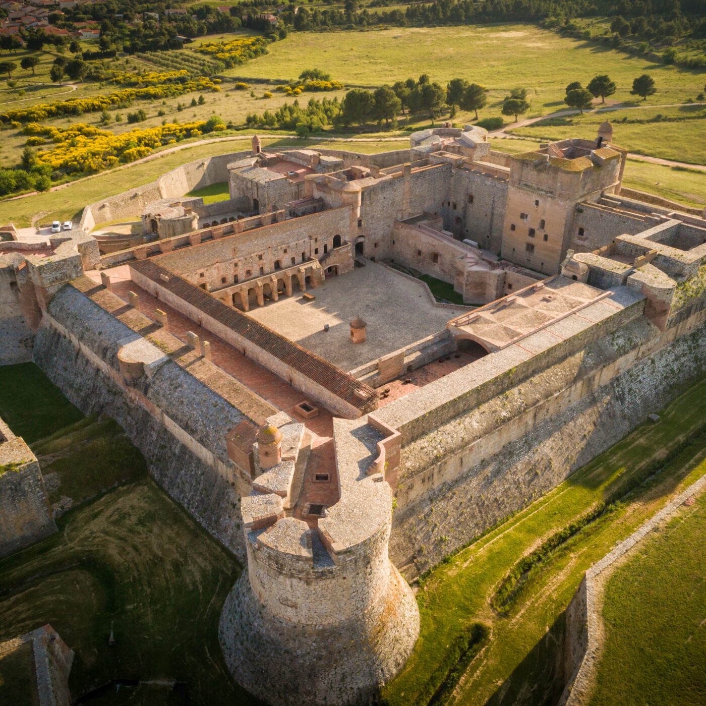 La forteresse de Salses inaugure son nouveau parcours de visite episode artwork