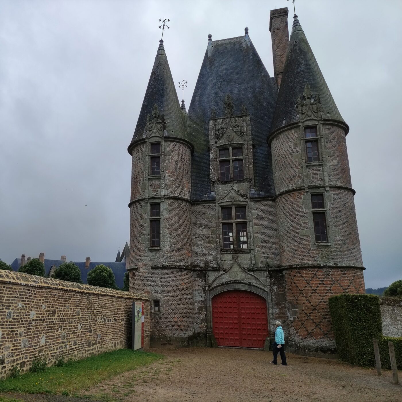 Visite du château de Carrouges : la dynasties des Leveneurs episode artwork