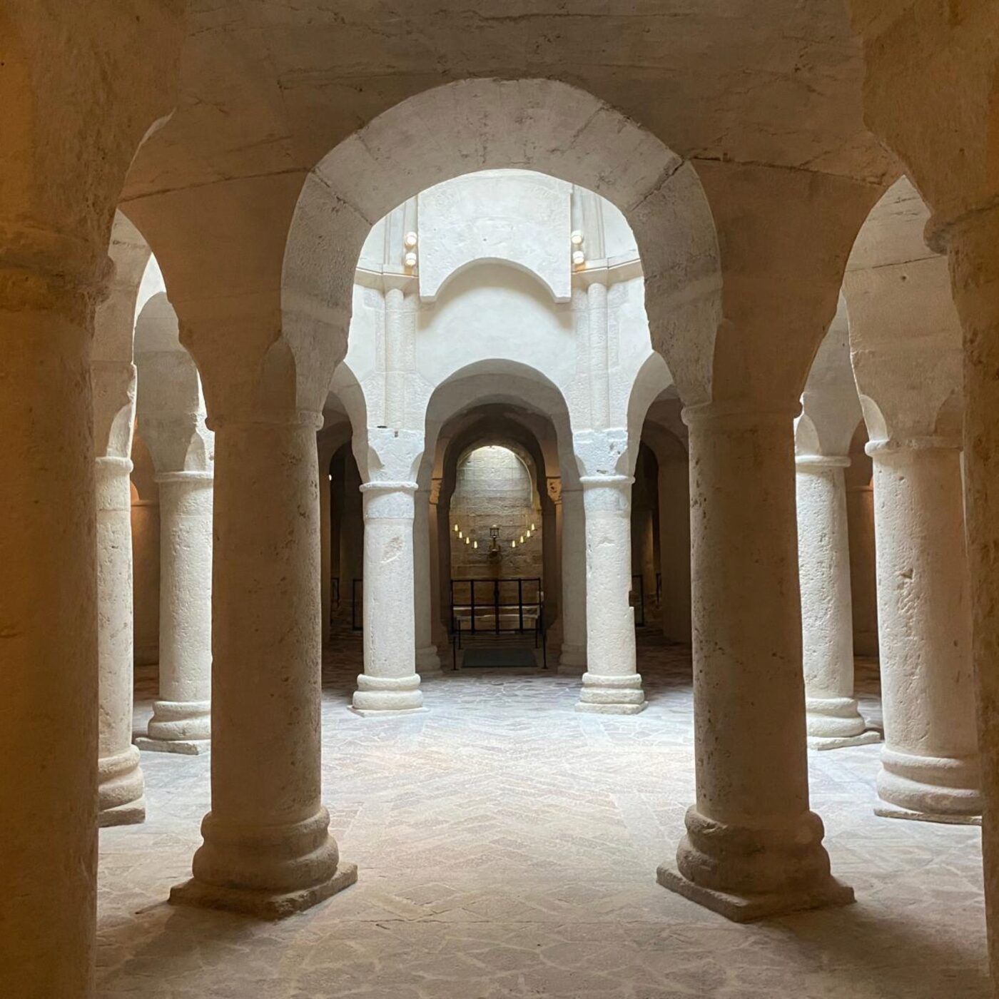 La crypte de la Cathédrale Saint-Bénigne de Dijon episode artwork