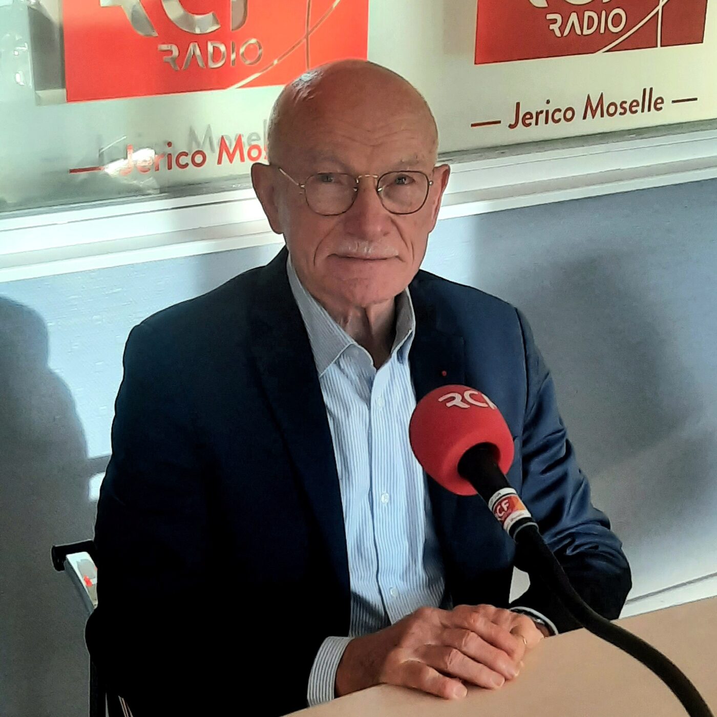 Politiquement vôtre