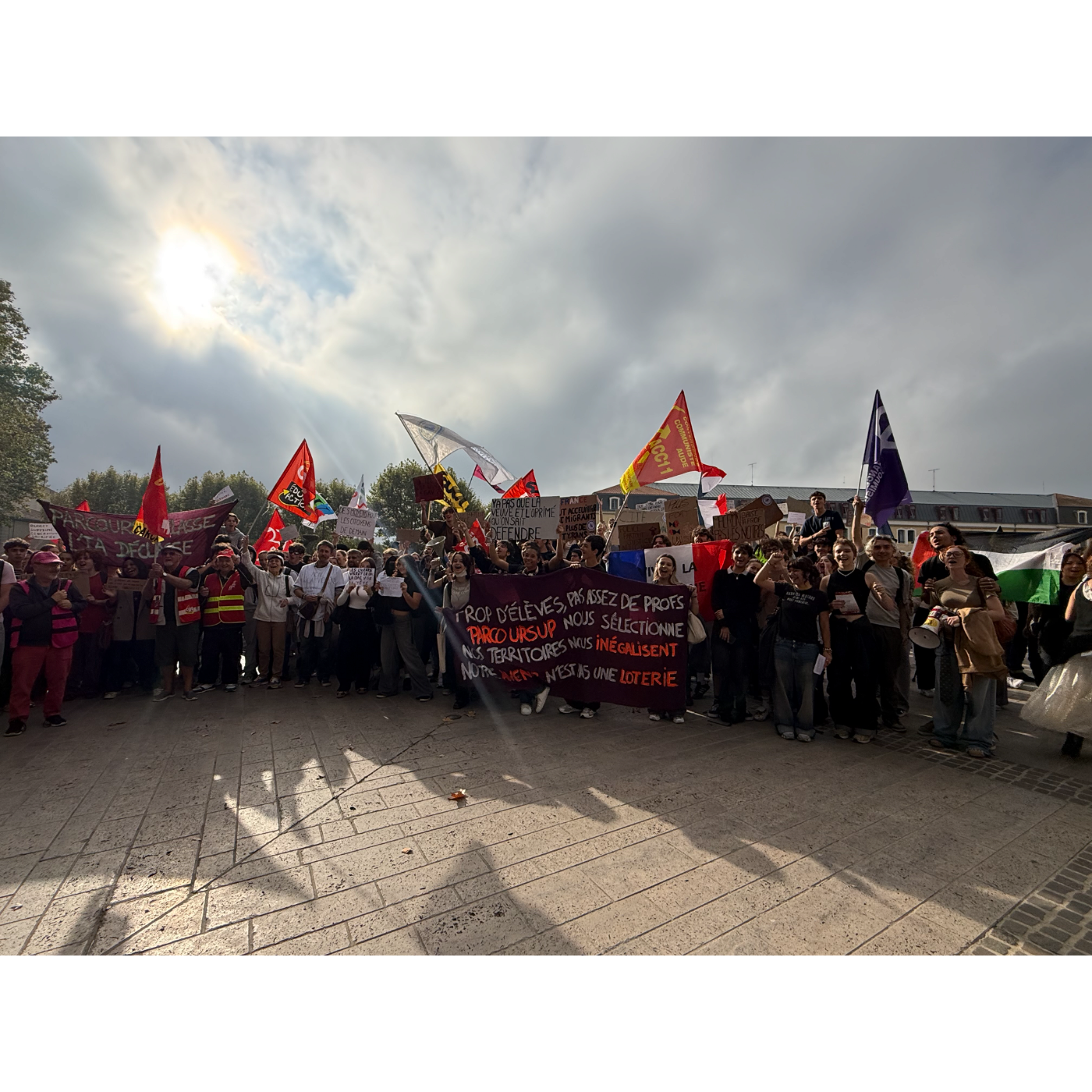 episode cover Mobilisation des lycéens : près de 600 personnes mobilisées à Carcassonne