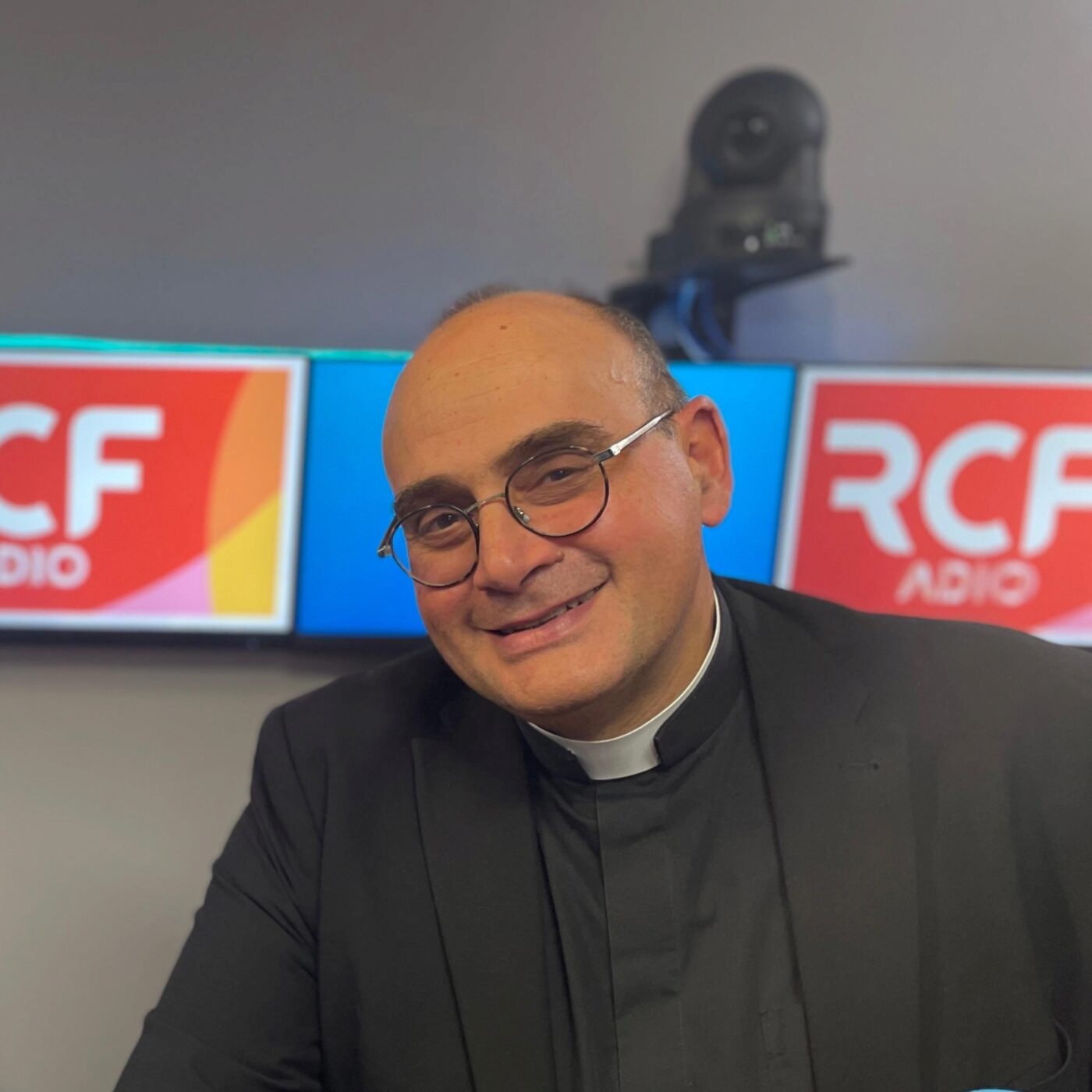 Stéphane Mayor : un banquier d'affaires devenu prêtre episode artwork