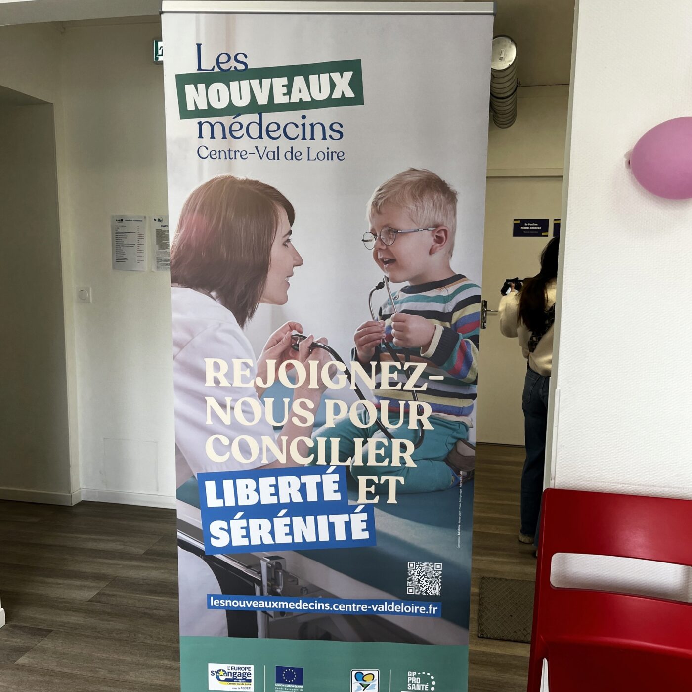 300 nouveaux postes de médecins salariés par la Région d'ici 2026 episode artwork