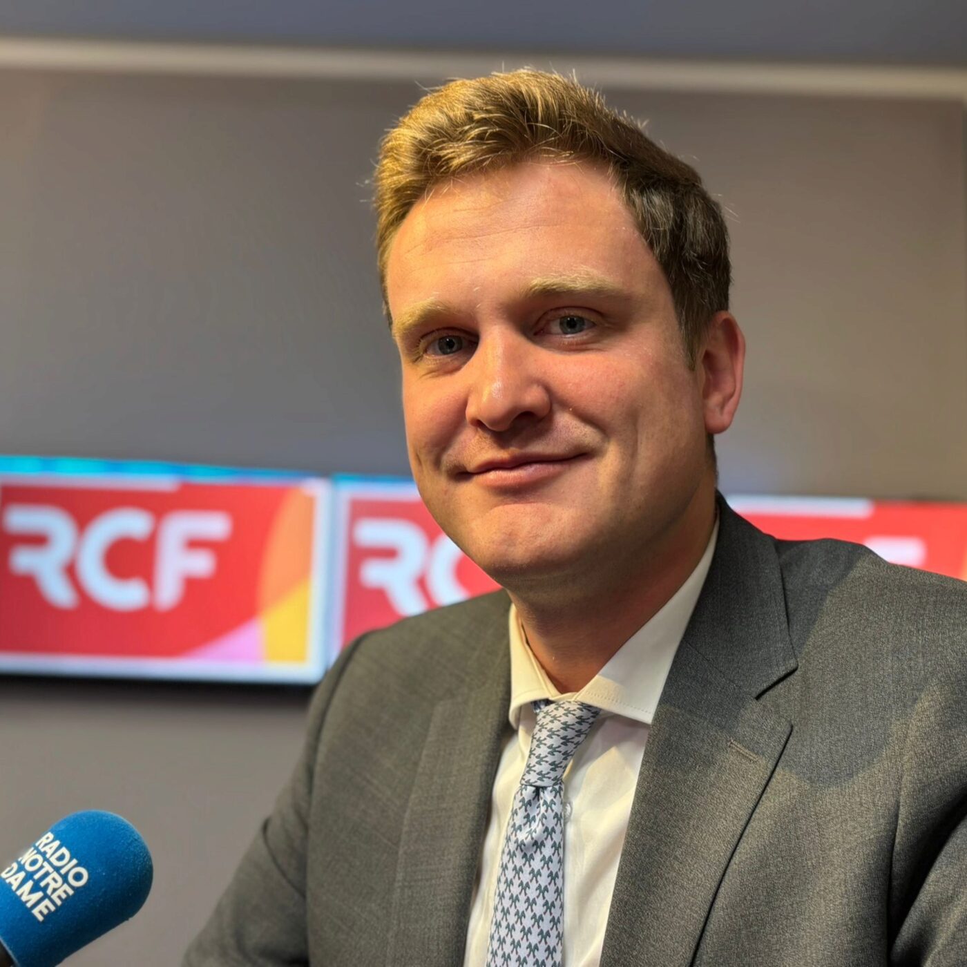 Impasse politique : deux députés cherchent des solutions