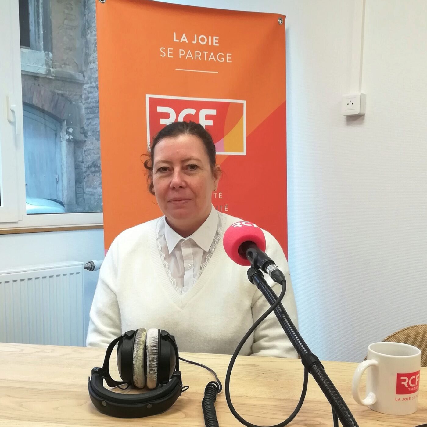 Femme à la tête de l'entreprise artisanale Didier Signaletic episode artwork