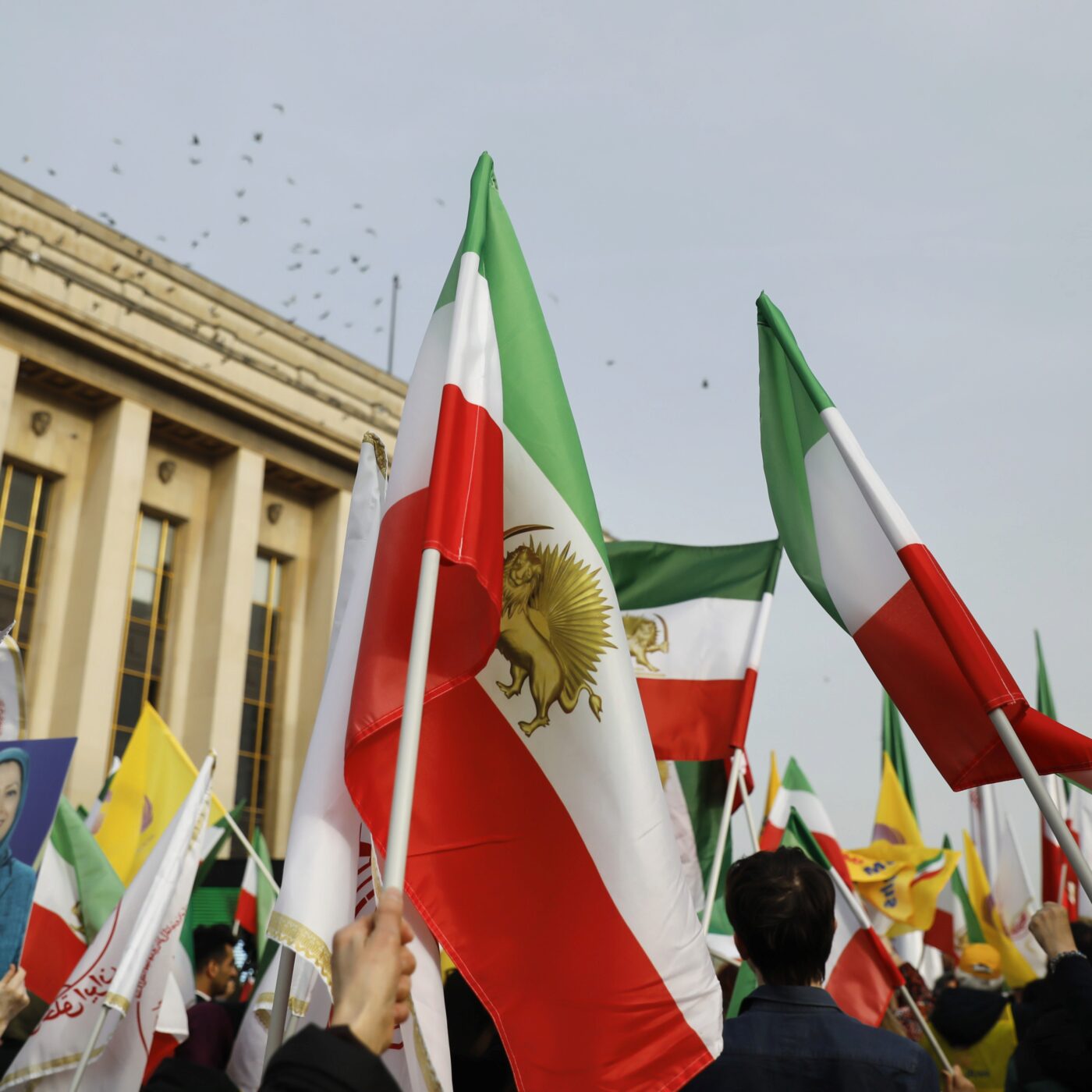 En France, la diaspora iranienne face à une guerre qui inquiète et qui divise