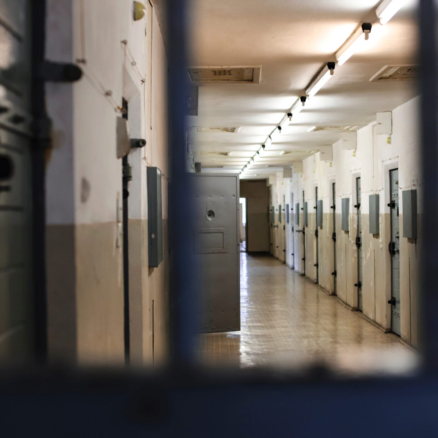 Prison. 1 218 prisonniers, 678 places : la situation alarmante de Lyon-Corbas episode artwork