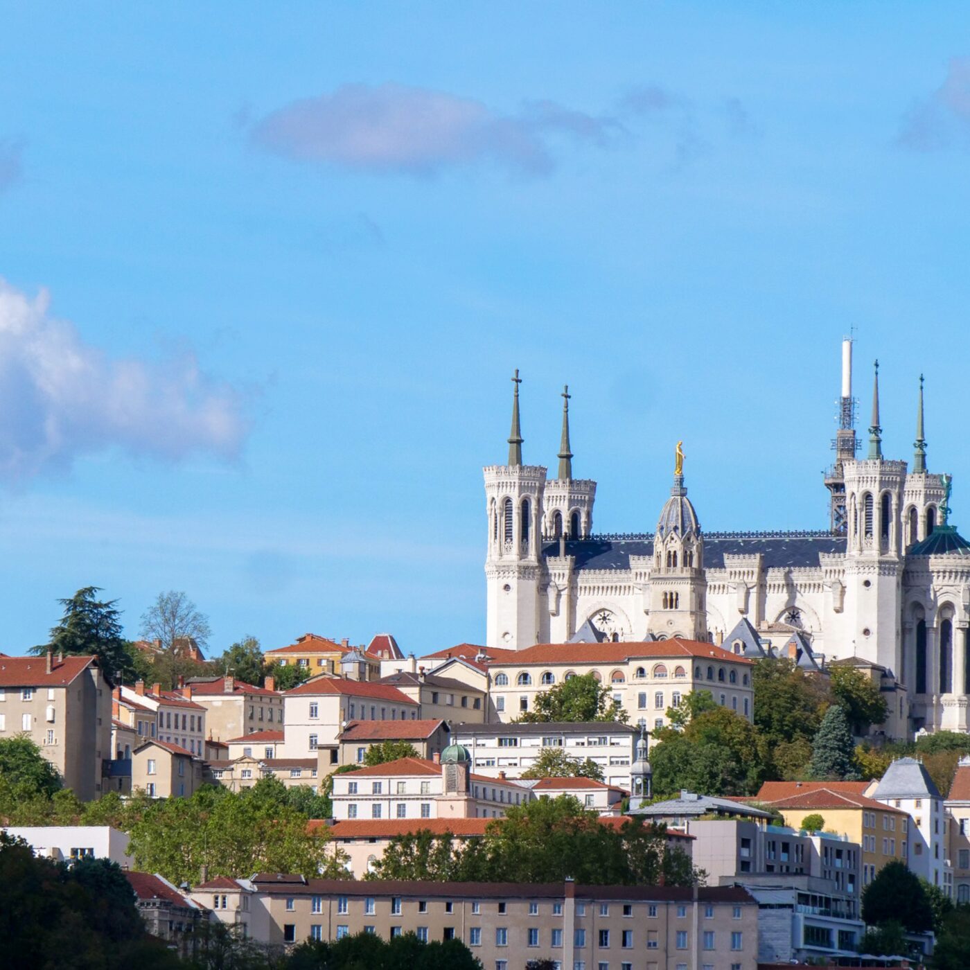 « Une diversité de motifs d'engagement » : qui sont les visages du Fourvière d'aujourd'hui ? episode artwork