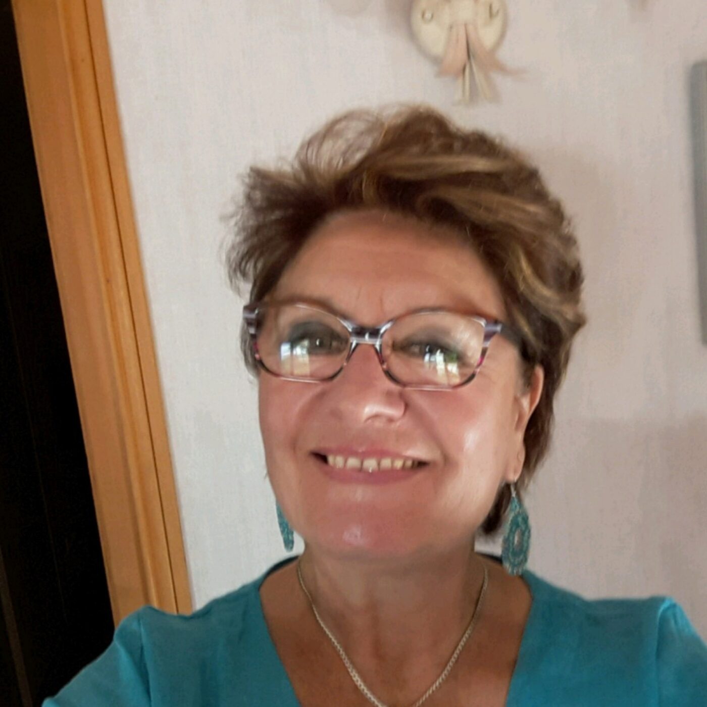 Annie Guiberteau-Van den Broek, engagée au service des autres episode artwork