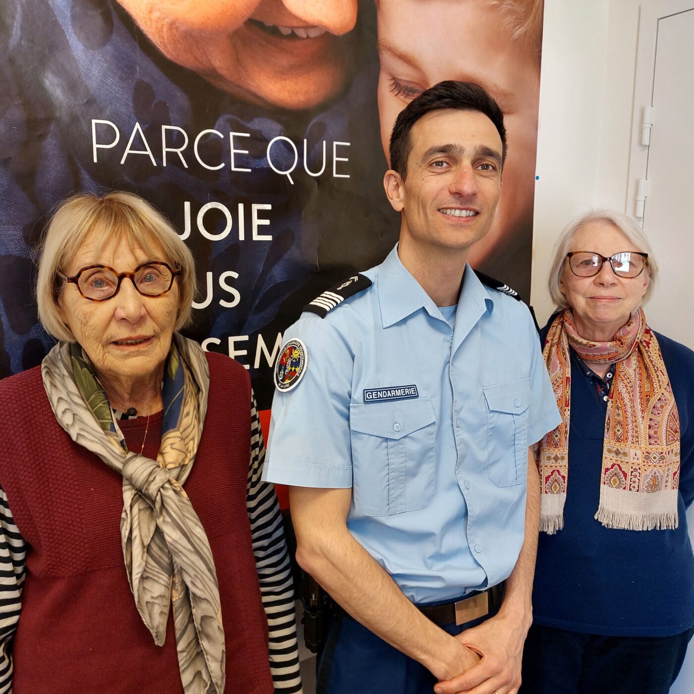 Le commandant de la gendarmerie ligérienne et Le tour de Babel episode artwork