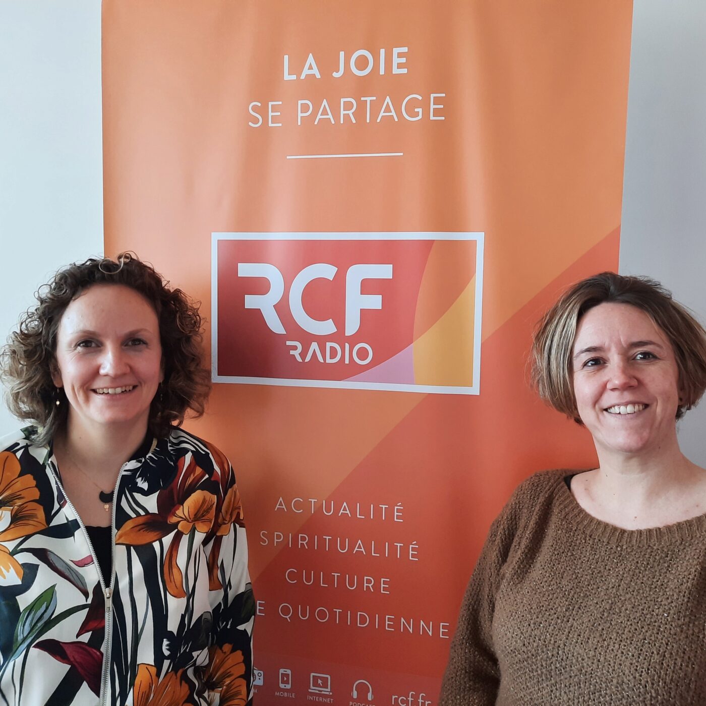 Deux amies pour un défi un peu fou episode artwork