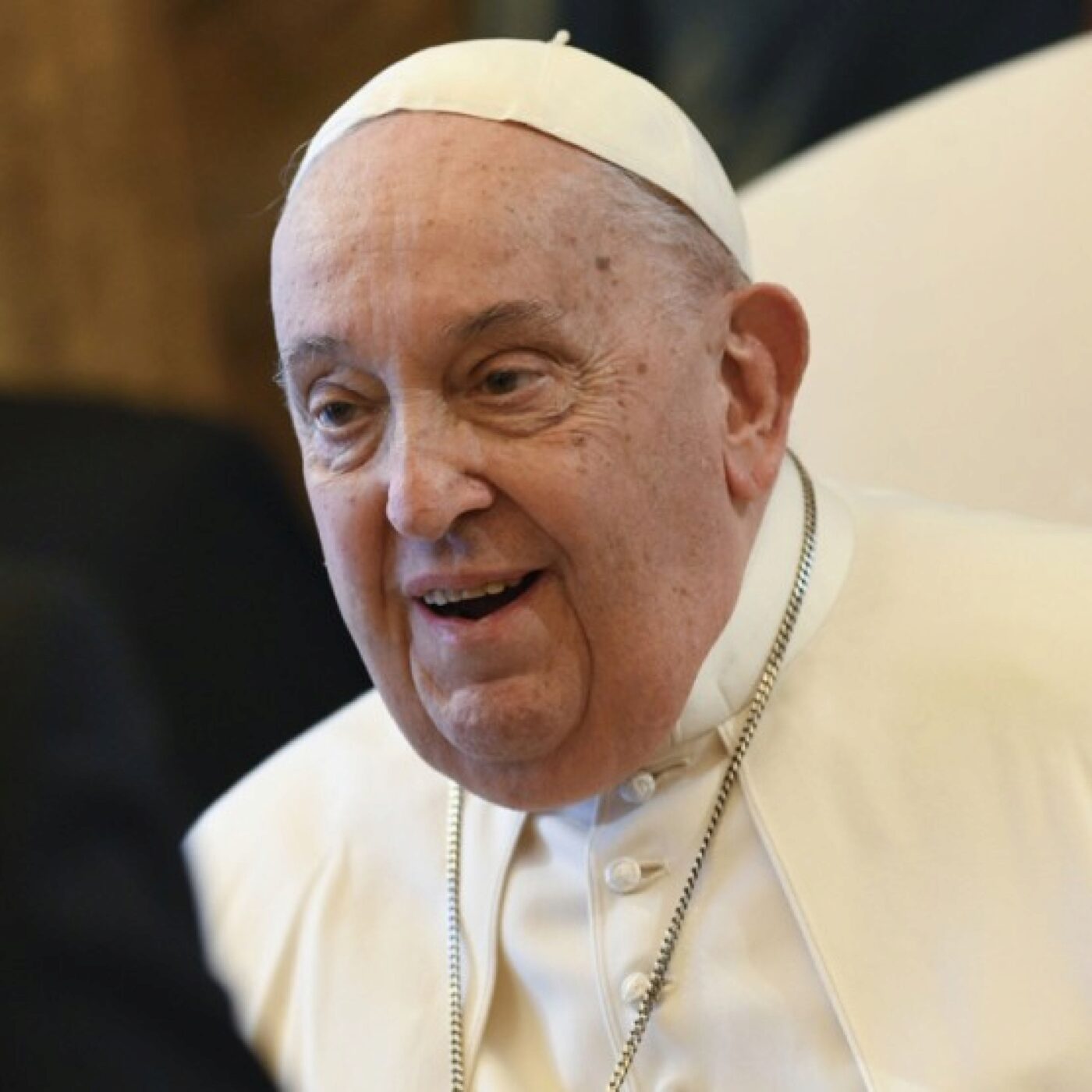 La réaction de l'évêque de Saint-Claude suite à la disparition du pape François episode artwork