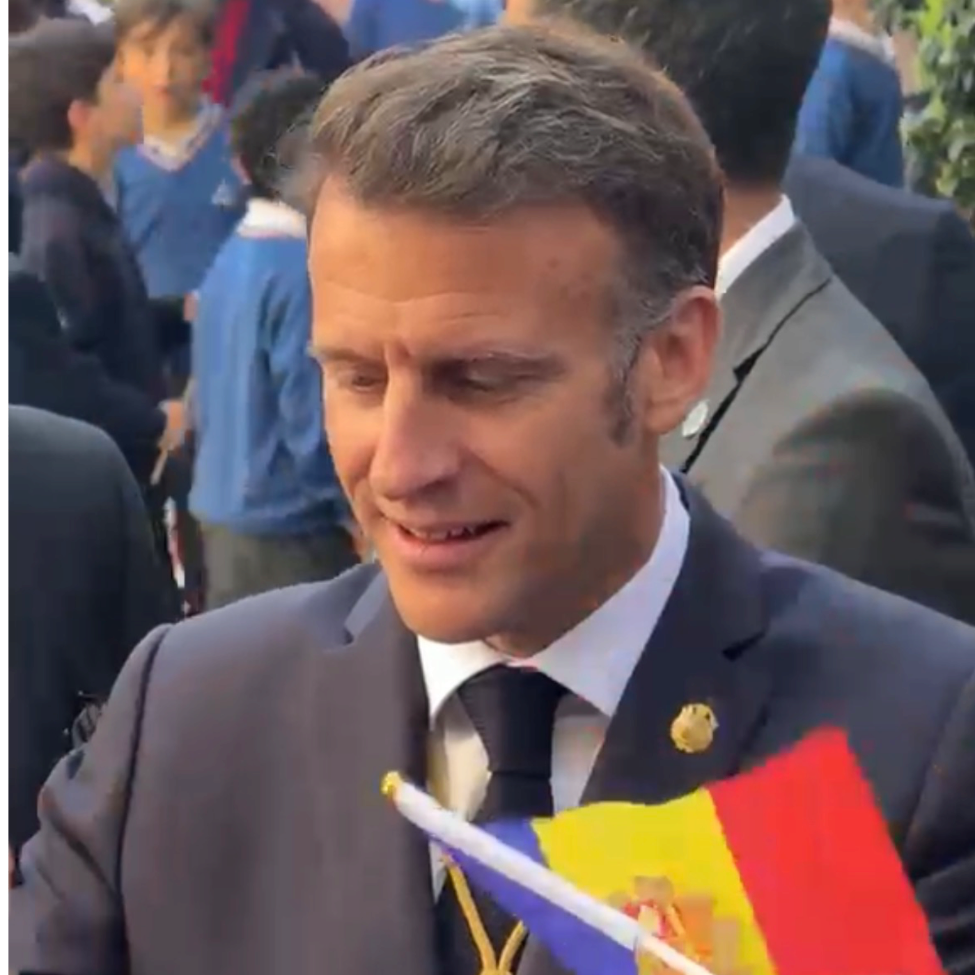 episode cover Emmanuel Macron : « La RN20, on m’en parle des deux côtés »