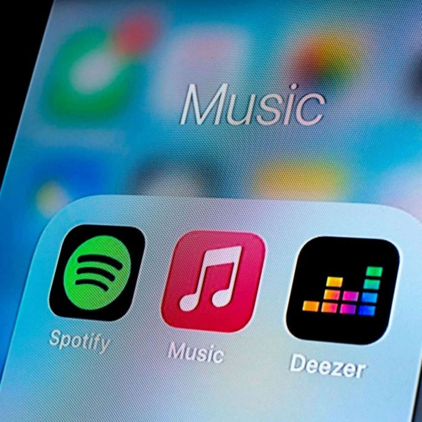 Streaming musical : l'IA menace de faire perdre 4 milliards d'euros aux artistes d'ici 2028