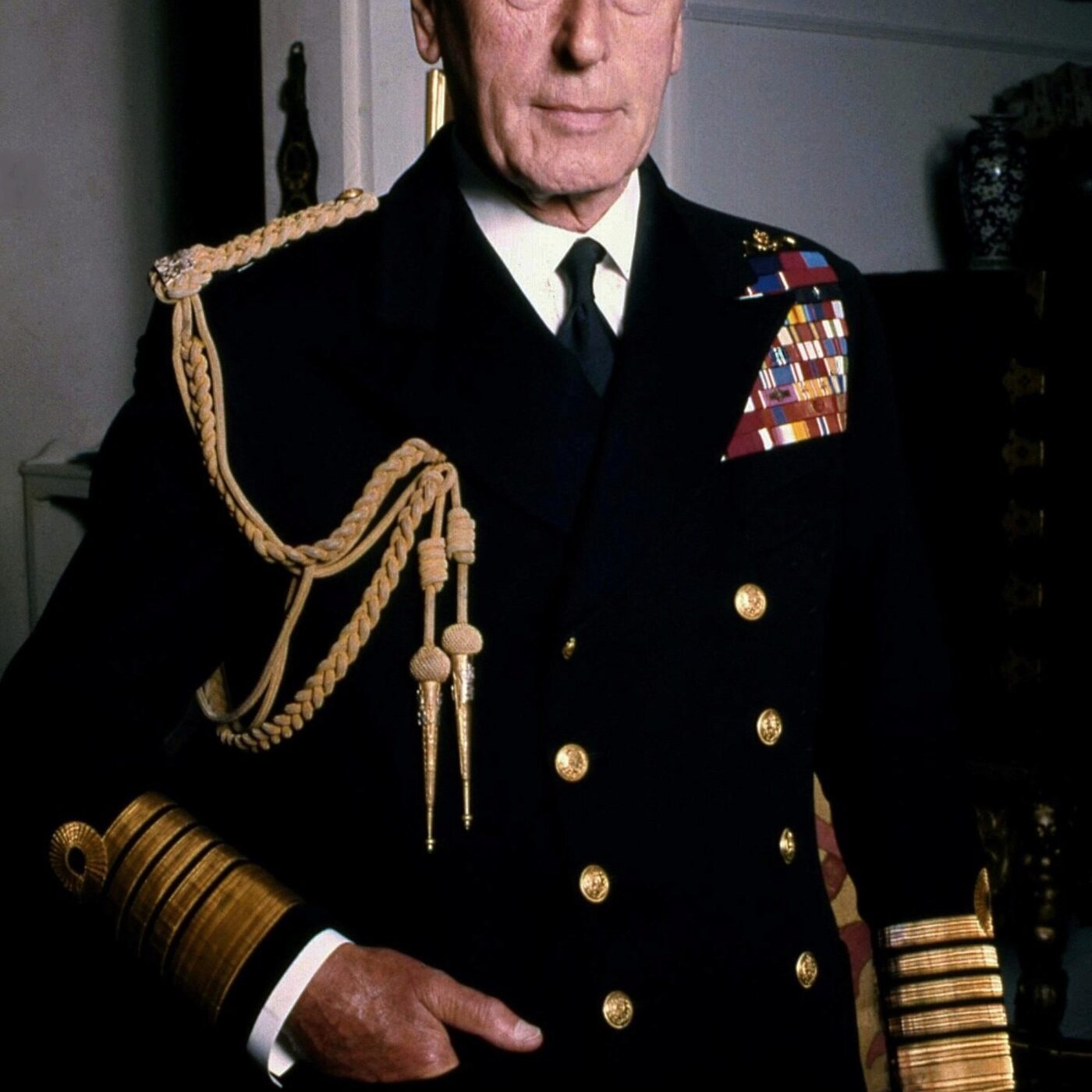 27 août 1979: L'IRA tue Lord Mountbatten, un proche de la Famille Royale episode artwork