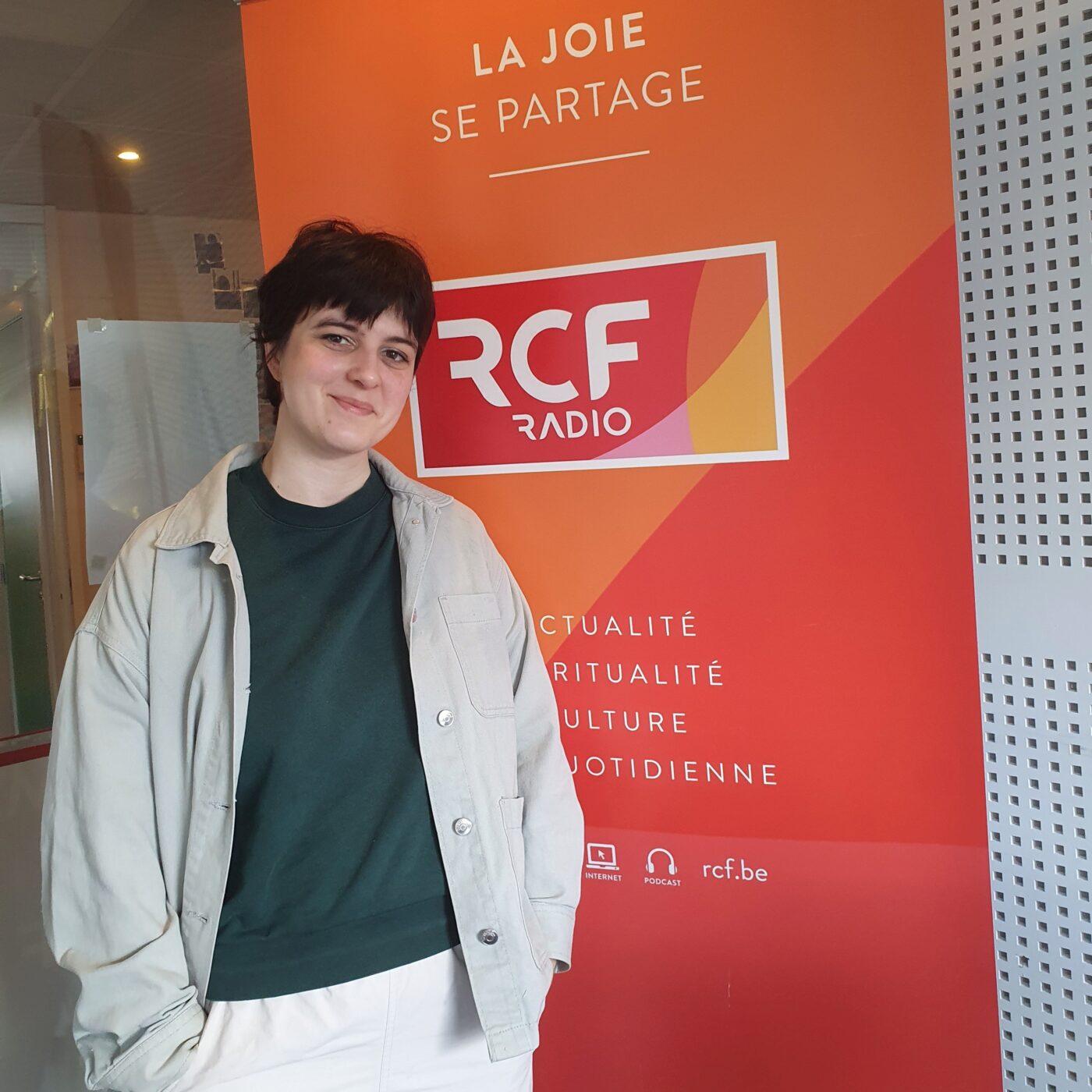 Alice Godart, réalisatrice du documentaire "Elever au grain" episode artwork