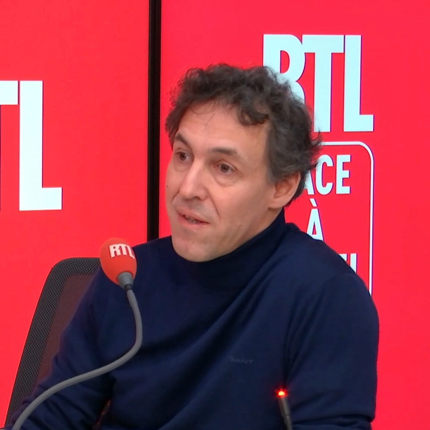 Le chercheur français Laurent Vinatier estime avoir été "un pion" dans le "jeu politique" entre Moscou et Paris episode artwork