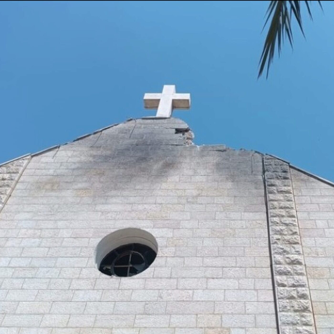 Raid meurtrier sur la paroisse catholique de Gaza episode artwork