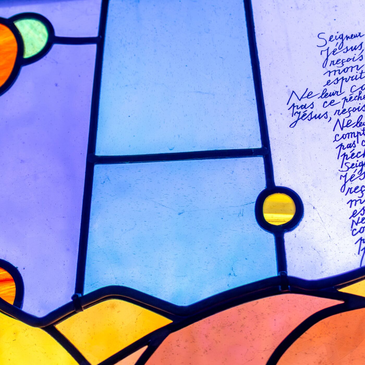 Exposition des vitraux de Waha au FAM episode artwork