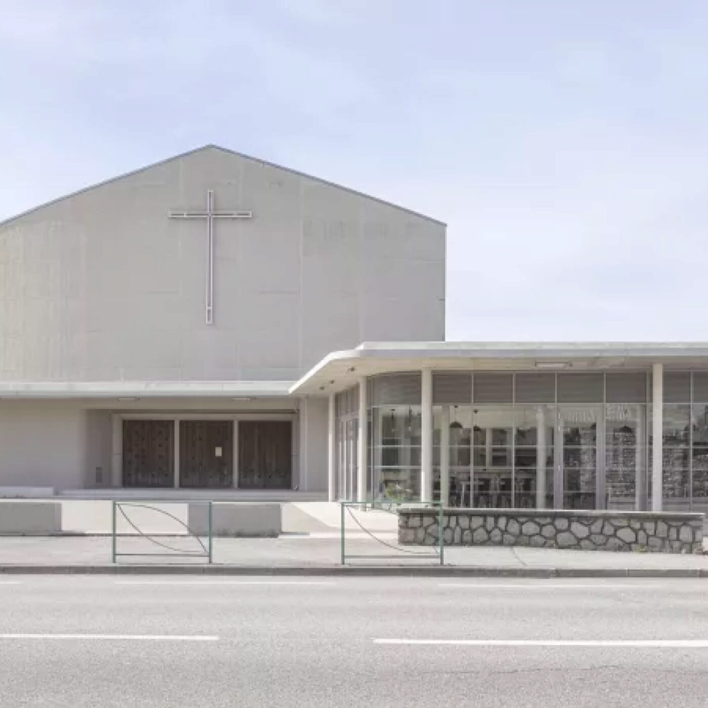 L'église Sainte Thérèse en Ardèche, un modèle pour l'Eglise de demain ? episode artwork