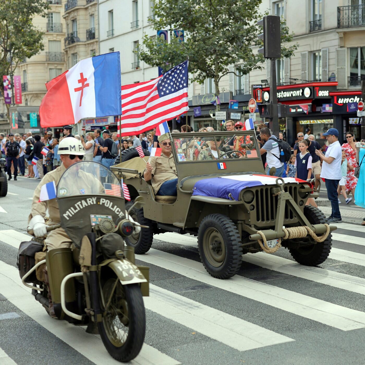 597e Fêtes Johanniques : Le défilé militaire du 8 Mai episode artwork
