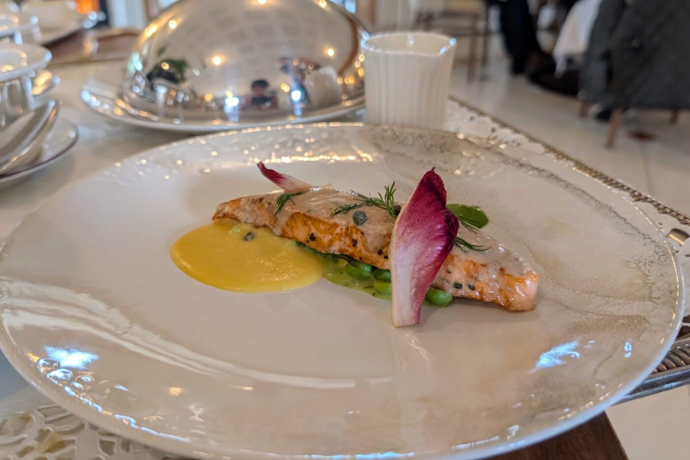 "On a perdu l'habitude de revenir fréquemment dans le même restaurant", constate sur RTL le chef Denny Imbroisi episode artwork