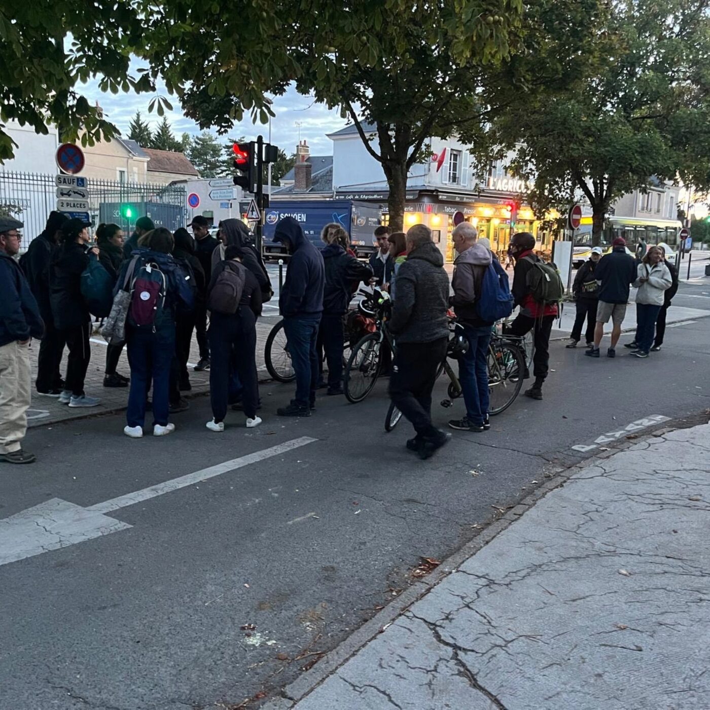 Bloquons Tout : à Blois, mobilisation depuis 6h devant la préfecture episode artwork