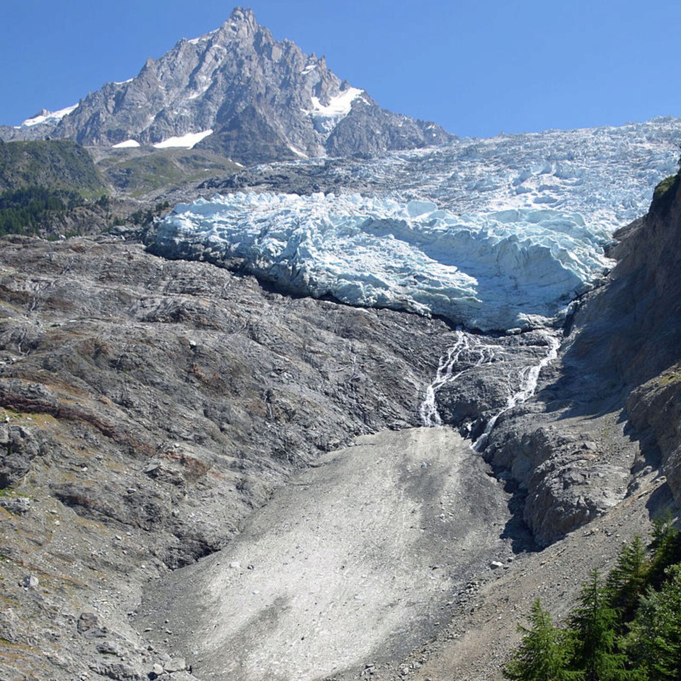 "De la glace grise à 3200 mètres", les effets dévastateurs des fortes chaleurs sur les glaciers des Alpes episode artwork