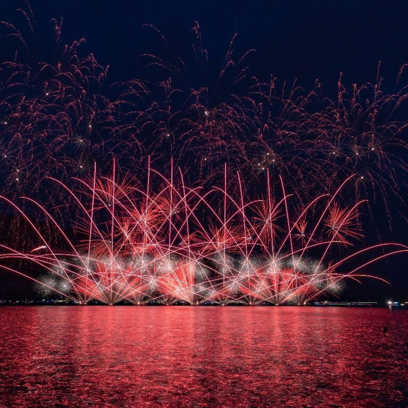 Edouard Grégoire : "Le feu d'artifice sera au coeur de la Fête du Lac cet été" episode artwork