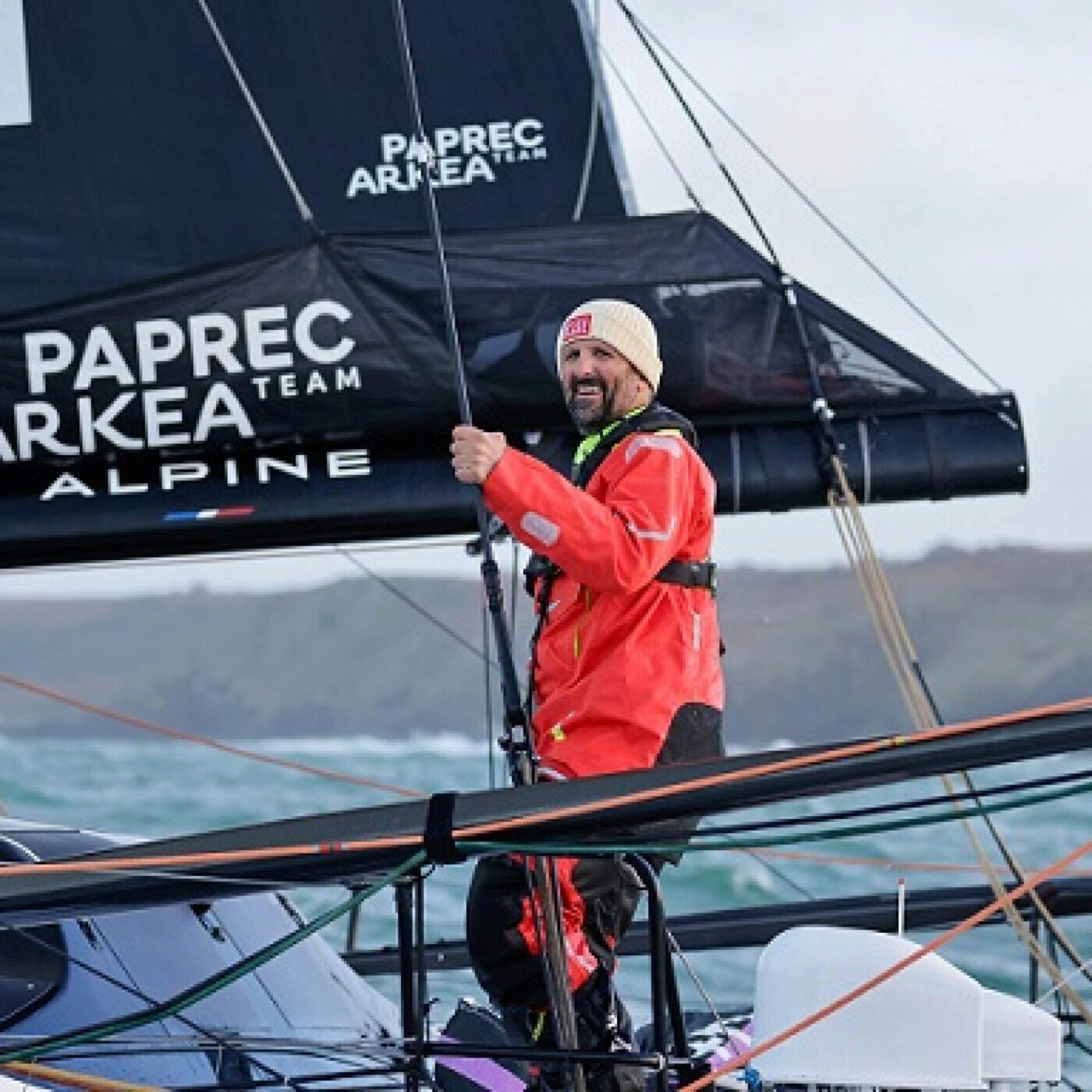 Le skipper Yoann Richomme, vainqueur de la course Retour à la Base episode artwork