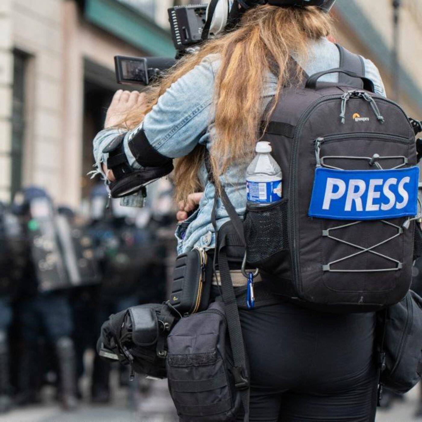 Détester la police 3/5 - L'oeil des médias Détester la police 3/5 - L'oeil des médias