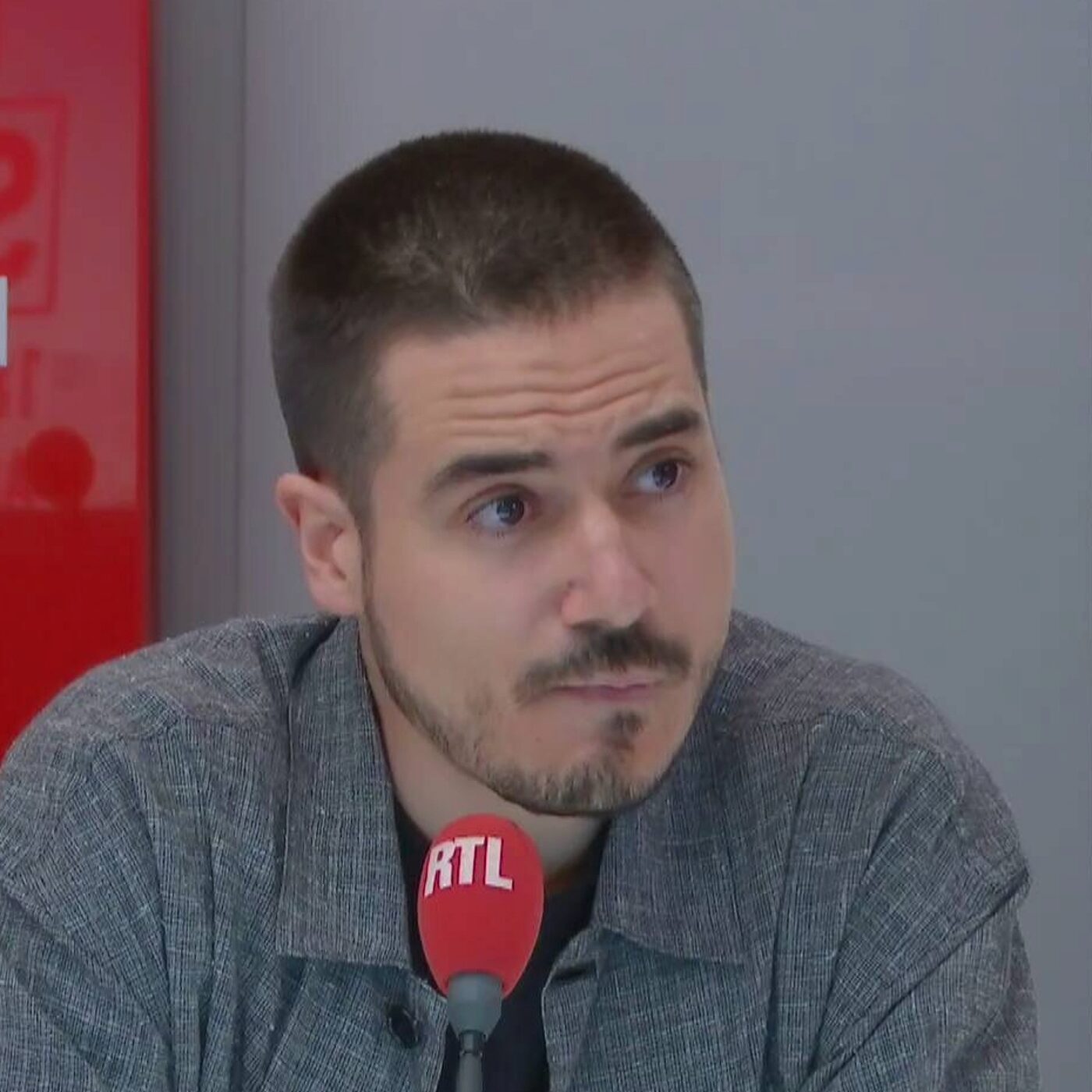 "Jul a dû se cacher pour enregistrer 'My World'" : la face sombre du rap français dévoilée dans le livre-enquête "L'Empire" episode artwork