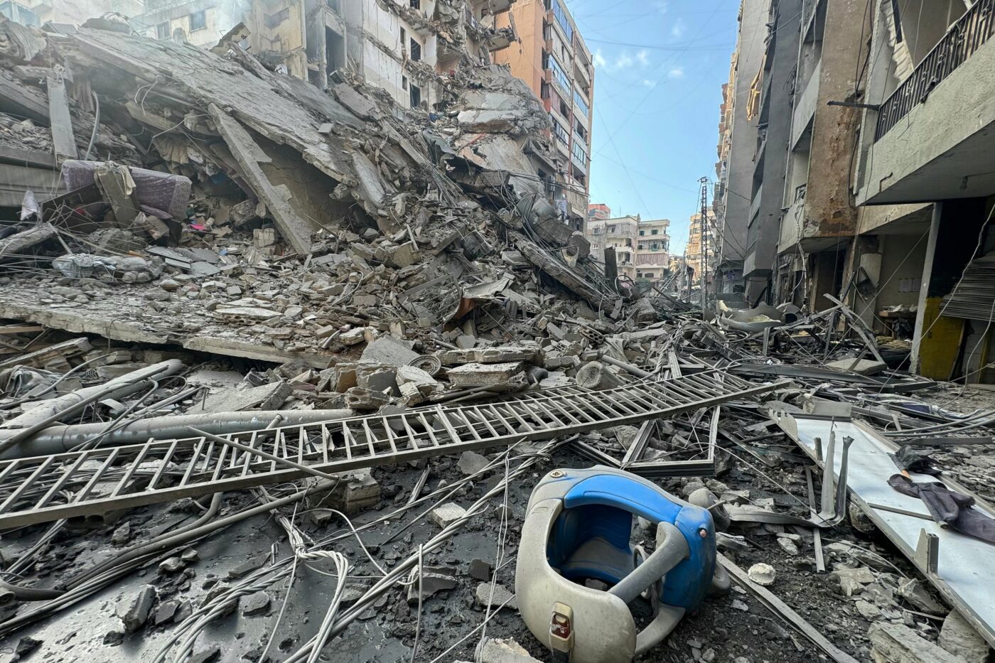 Monseigneur César Essayan, vicaire apostolique de Beyrouth : "Les gens qui vivent au Liban ont perdu le goût de vivre" episode artwork