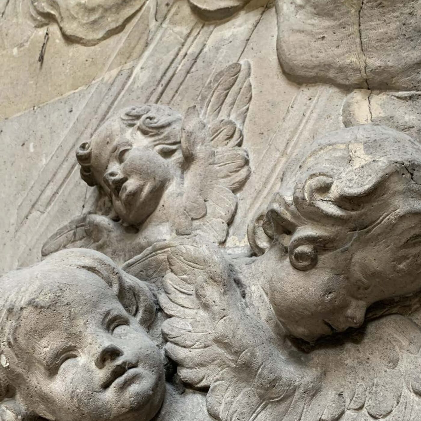 À Paris, l'église Saint-Merry retrouve ses anges  episode artwork
