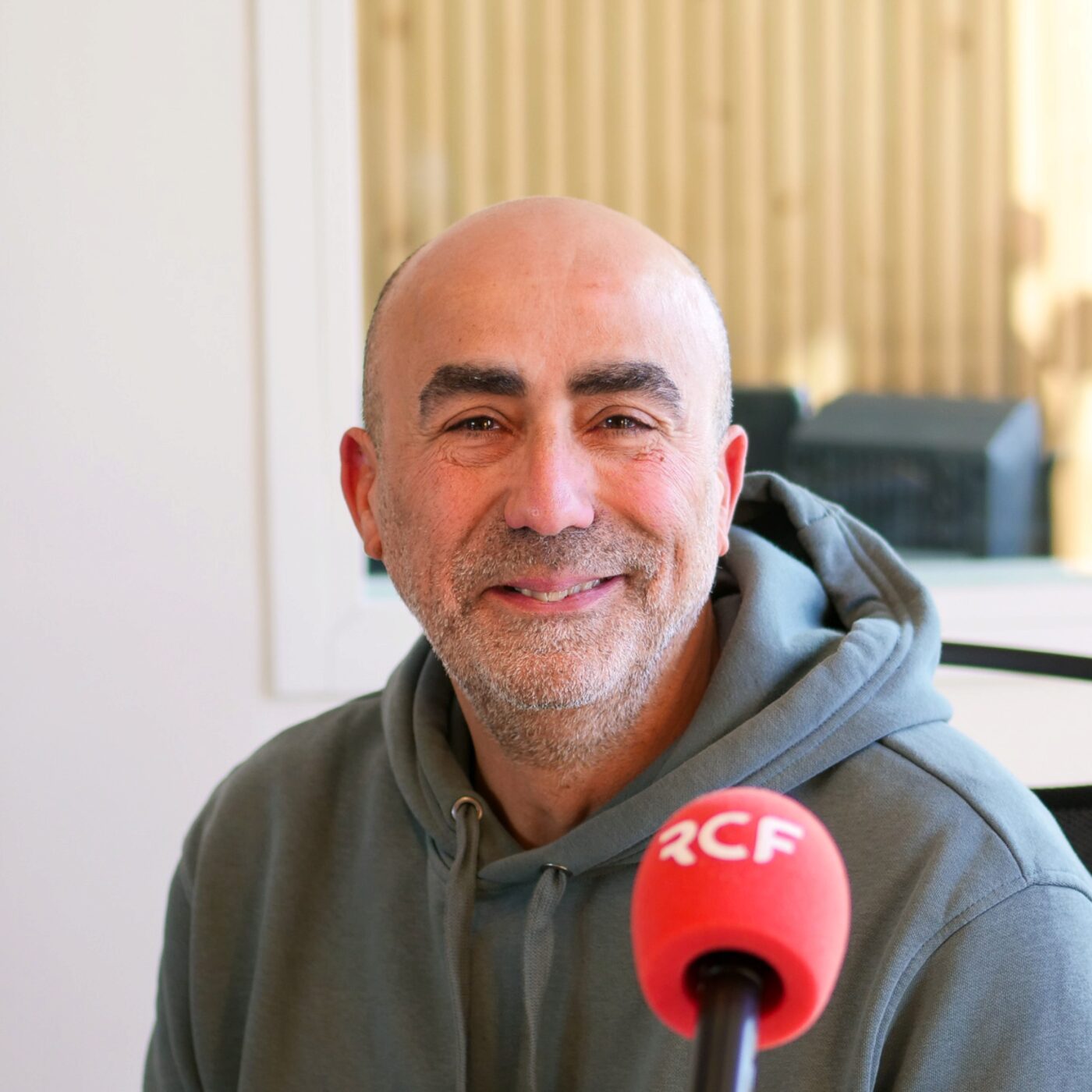 Ahmed Tiab nous emmène vivre un road trip sur le traces des filles du Président episode artwork