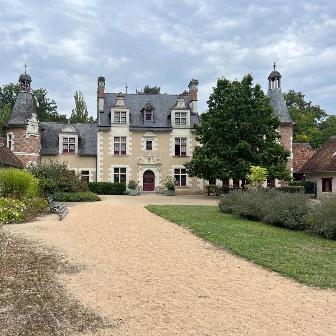 Le château de Troussay obtient le label ''Maison des illustres" episode artwork