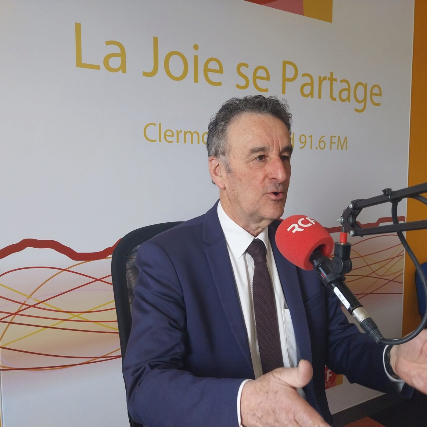 Budget 2026 : Bernard Delcros, sénateur du Cantal, défend "une ligne de justice fiscale" episode artwork